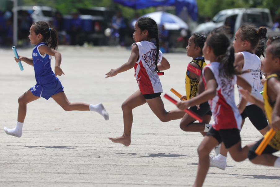 The diagram appears to be a visual representation of a group of children engaged in a physical activity, possibly a sport or game, where they are running and playing with a bat or similar object.
AI-generated content may be incorrect.